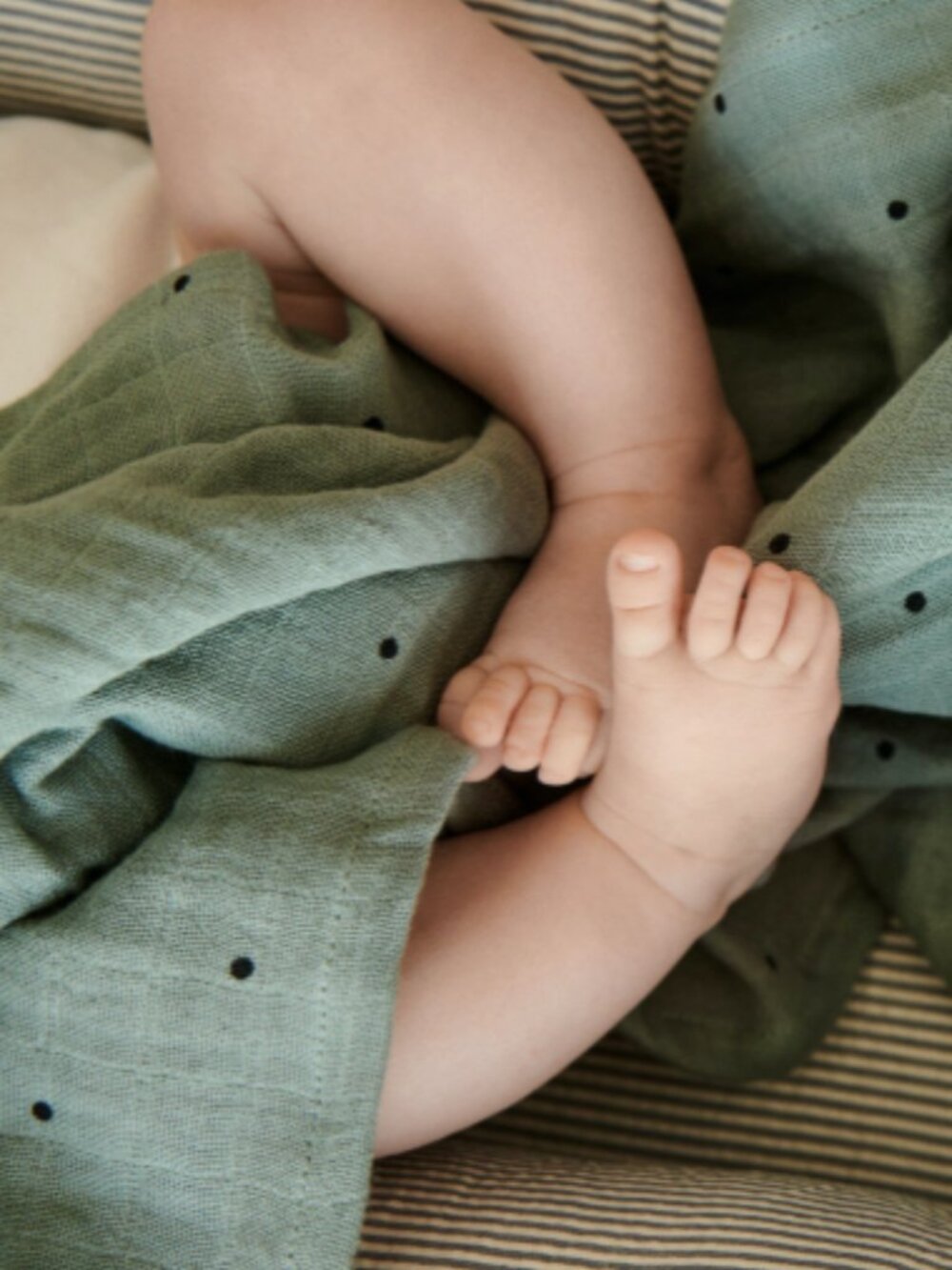 Liewood Organic Muslin Swaddle - mint green polka dots